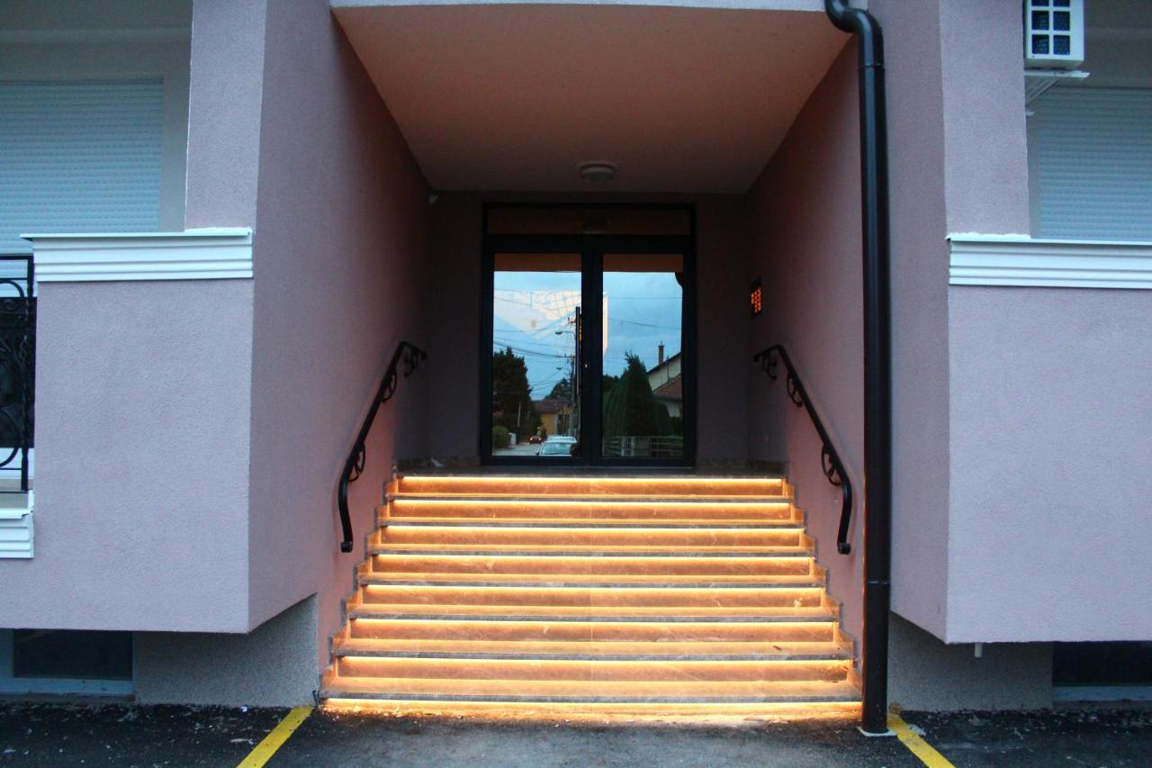 Exceptional Accommodation Cacak Luaran gambar